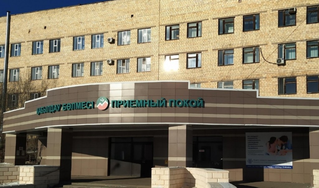 Некуда присесть: карагандинцы пожаловались на одну из больниц города