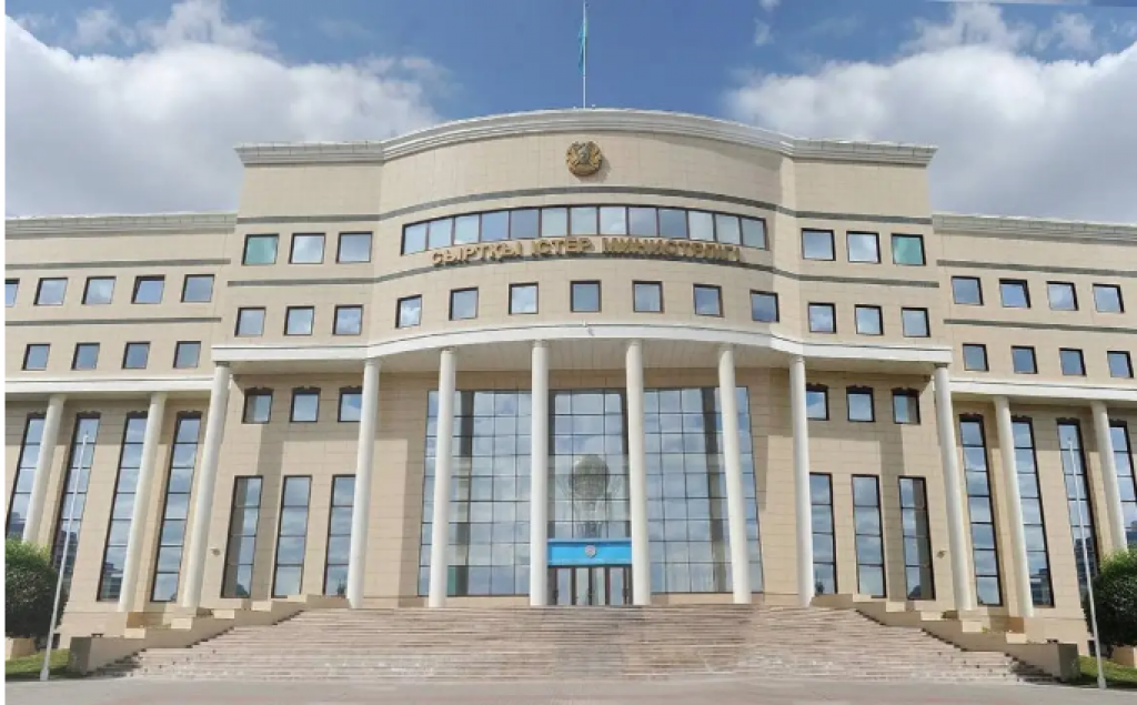 К полномочиям МИД РК добавили дактилоскопическую регистрацию