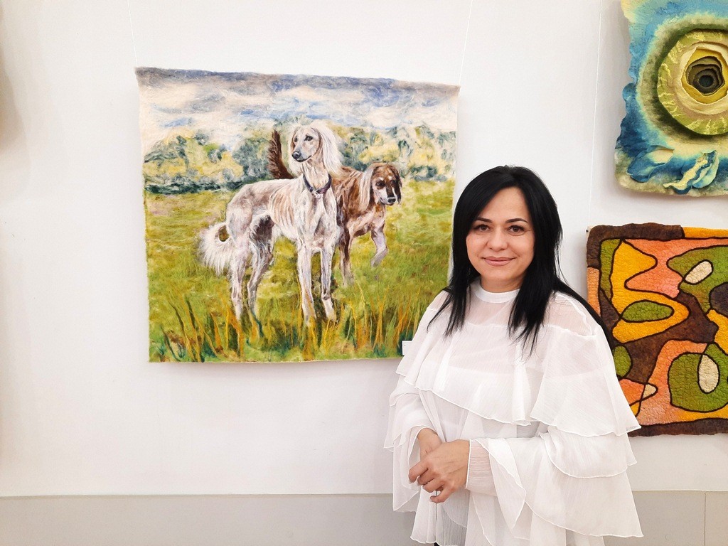 Тонкая работа: что представила художница Елена Нивиденская на своей персональной выставке в Караганде