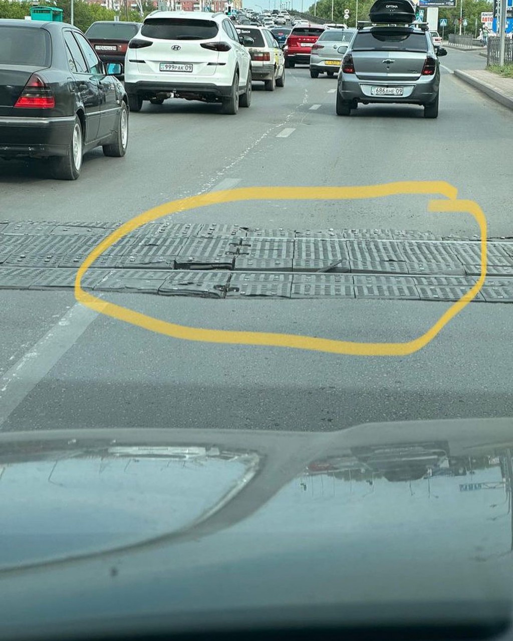 Карагандинцы пожаловались на состояние железнодорожного переезда на улице Гоголя