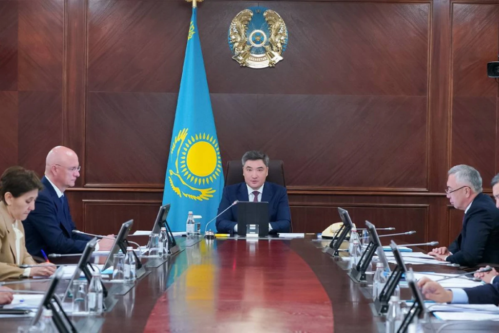 Слабый сигнал мобильной связи и интернета наблюдается даже в городах - Олжас Бектенов