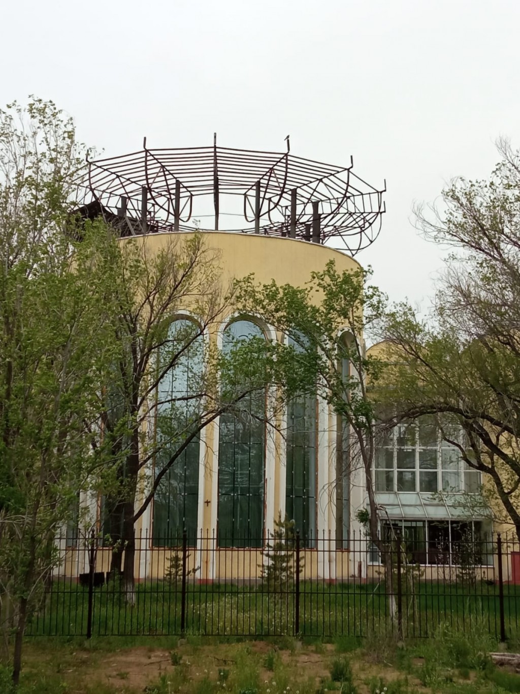 Почему в Караганде демонтировали чашу гостиницы «Чайка»