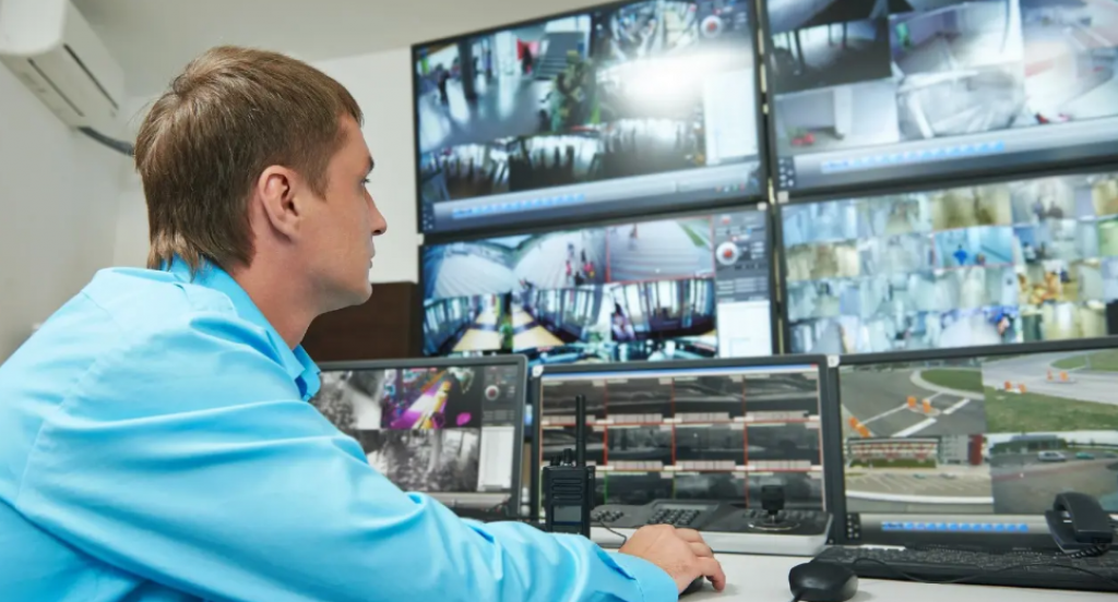 До 50 лет и со спецподготовкой: кто может работать охранником школы в Казахстане