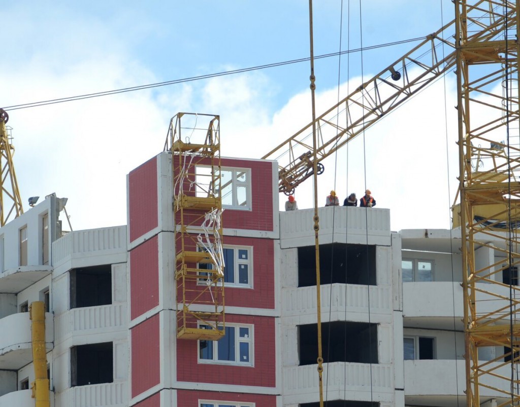 Новая система — новая очередь? Сироты Караганды боятся остаться без жилья