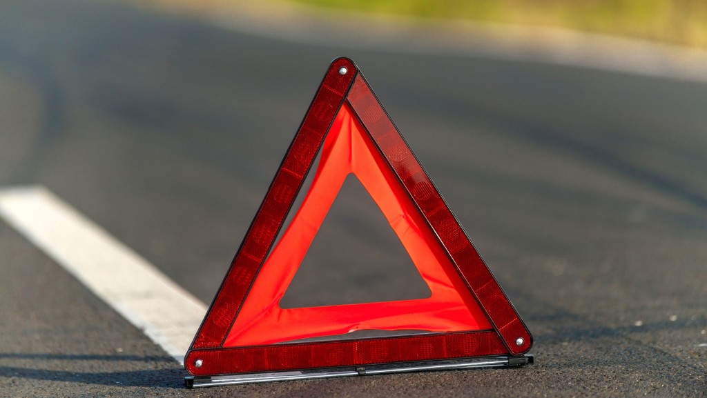 В Караганде двое мужчин пострадали после столкновения грузового и легкового автомобилей