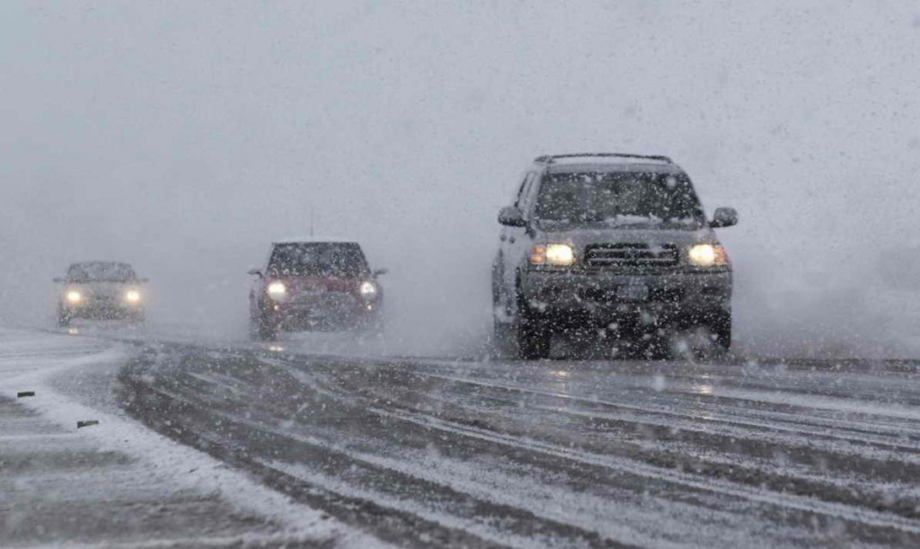 Водителей просят быть осторожнее на дорогах в Карагандинской области