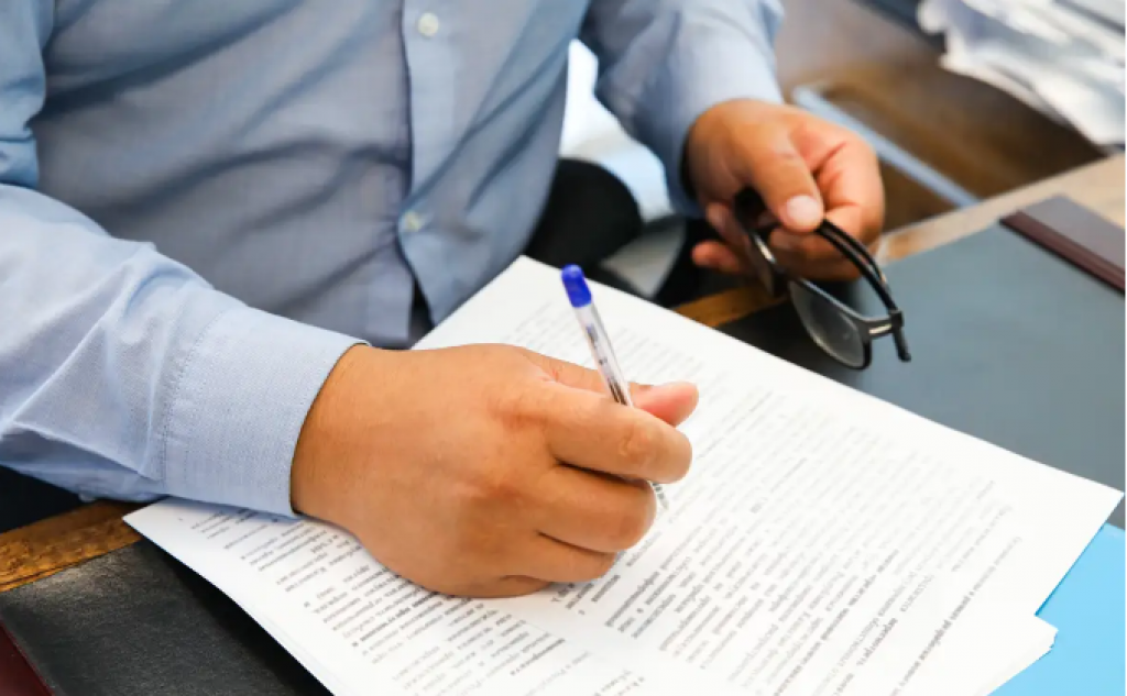 Доходы семей чиновников и дипломатов обнародовали в Казахстане