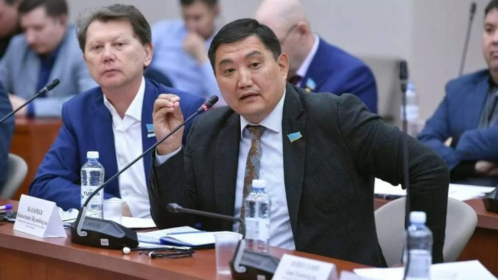 Правительство не заметило, как начало лоббировать интересы застройщиков - депутат