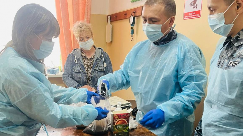 Скрытую в чае передачу телефона пресекли в колонии Караганды