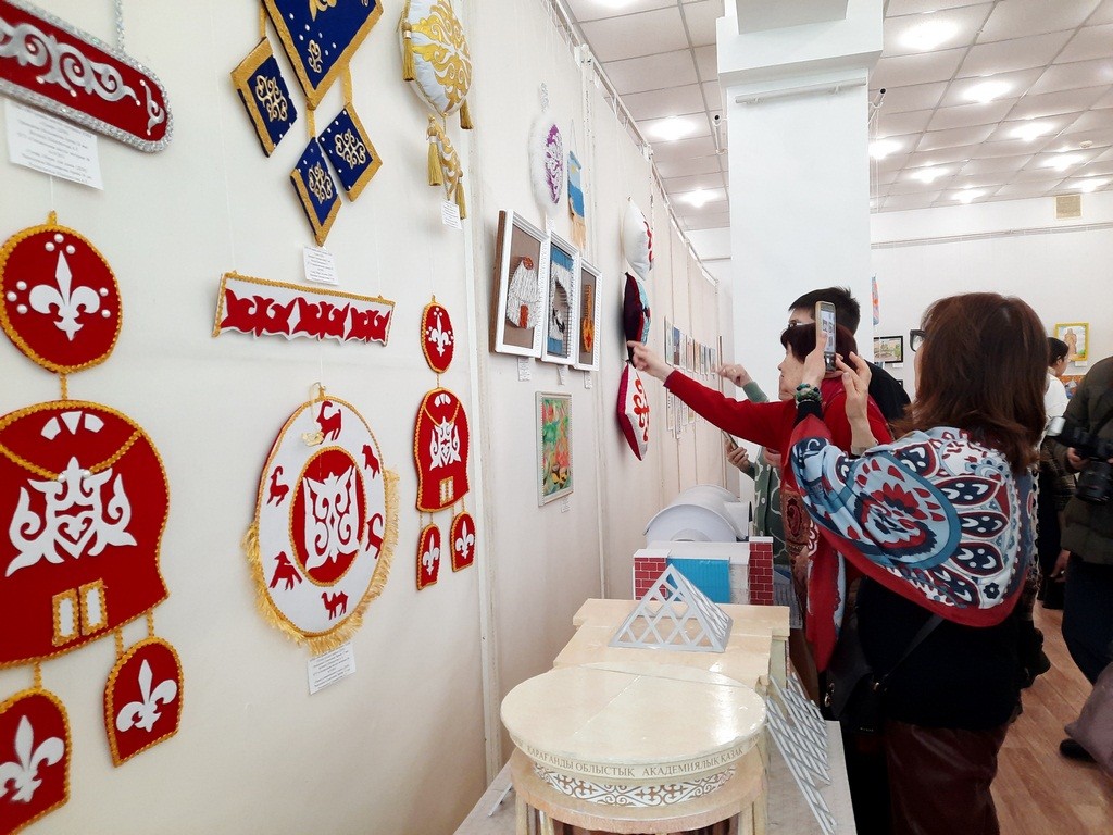 Караганда в моем сердце: в музее ИЗО действует выставка юных авторов