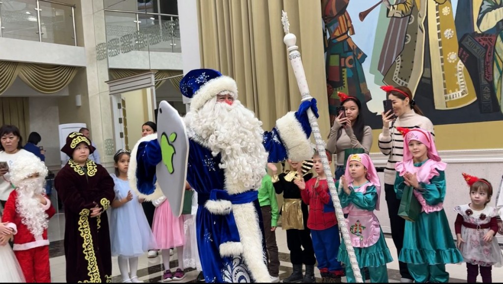 В карагандинском Доме дружбы провели новогодний утренник для детей