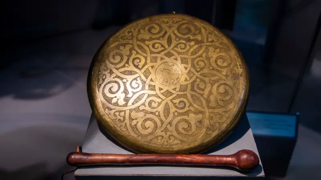 Каким организациям и коллективам могут присвоить статус «Национальный»