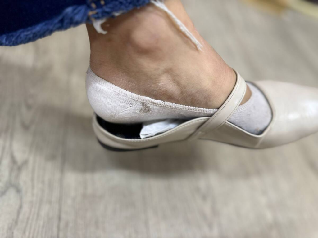 Снюс в тапочках пытались пронести в СИЗО в Карагандинской области