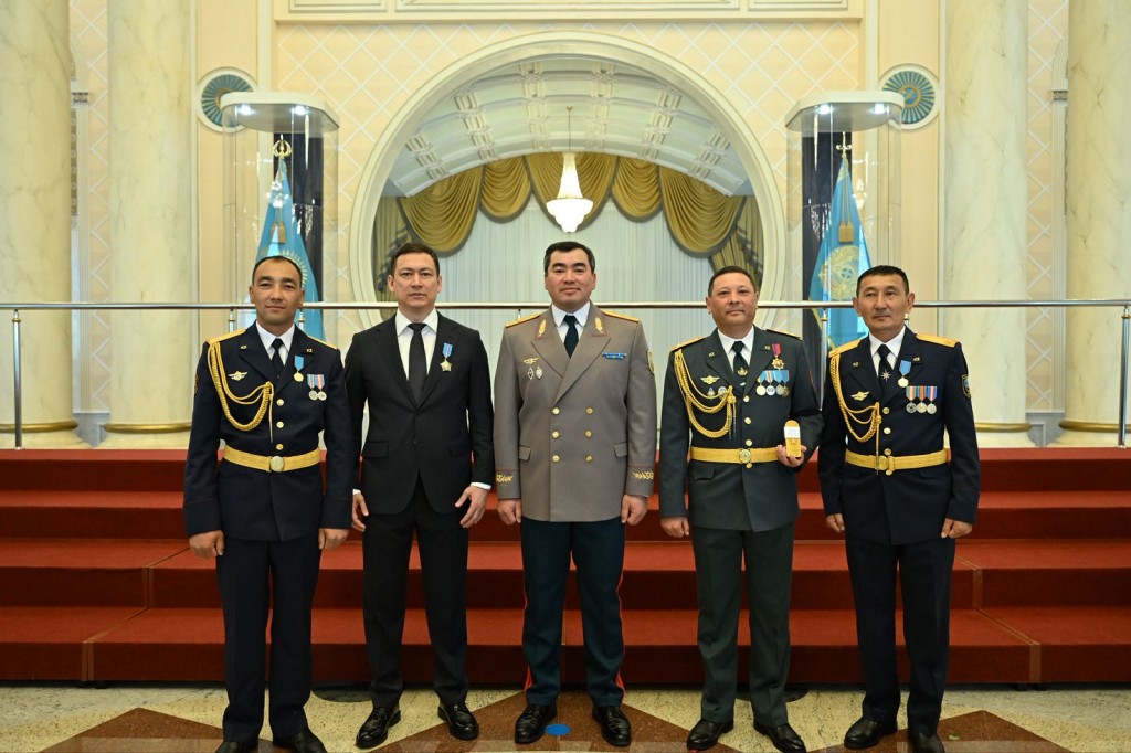 Медалью «Ерлігі үшін» наградили командира пожарной части Караганды