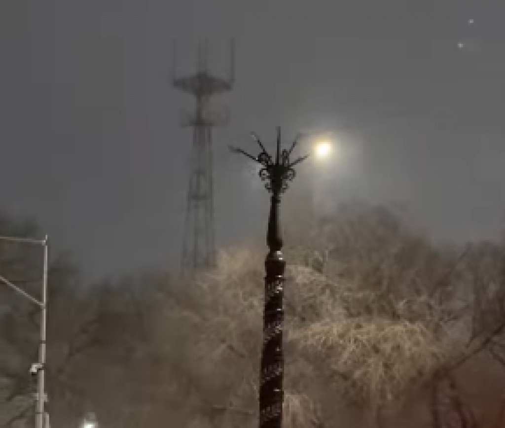 Почему в Караганде так неспешно меняют перегоревшие лампы на столбах