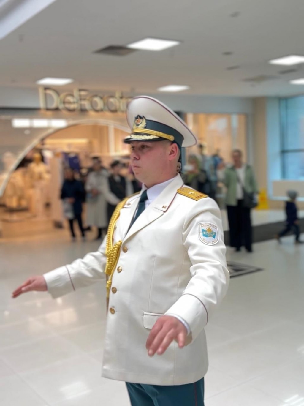 Эротикалық секс порно видео Никки Бенц пен Шула Стайлс сүйкімді жігітпен уақыт өткізеді