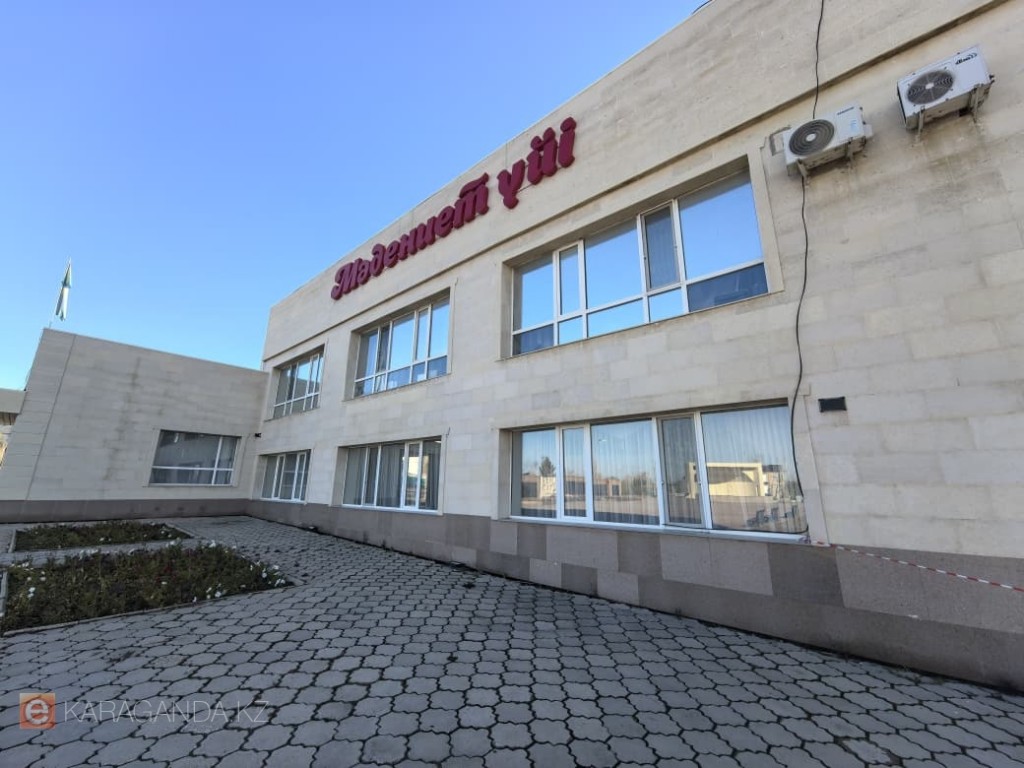 Работу Дома культуры в поселке Ботакара приостановили спустя полгода после трагедии