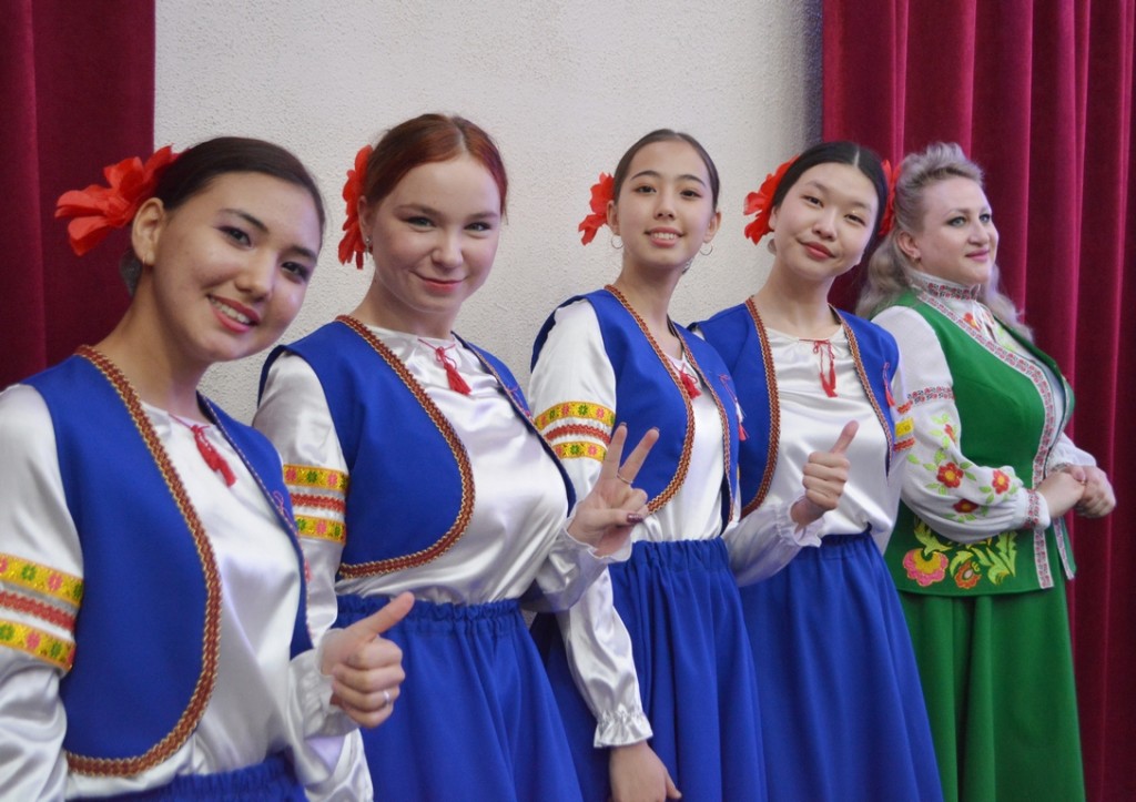 Юбилейный румынский фестиваль «Мэрцишор» провели в Караганде