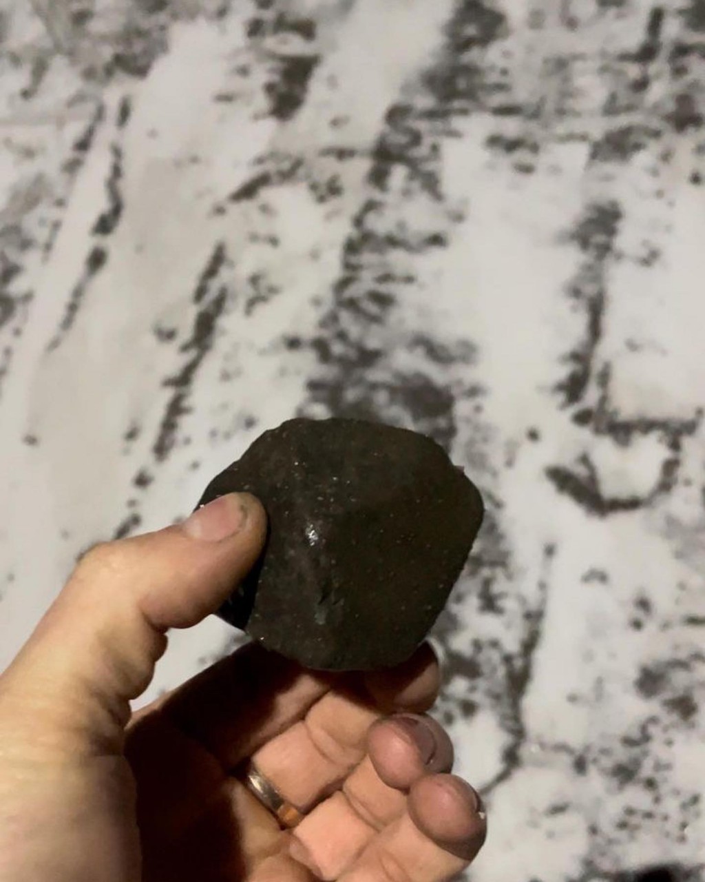 Карагандинцы пожаловались на посыпку дорог песком с крупными камнями