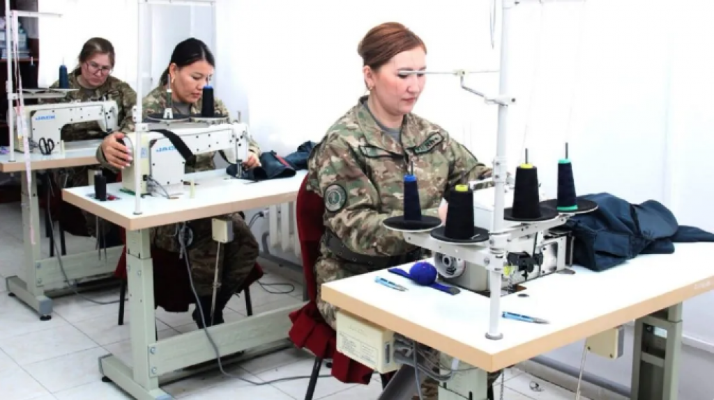 Подготовка к Параду Победы: парадная форма для военнослужащих Национальной гвардии в процессе пошива