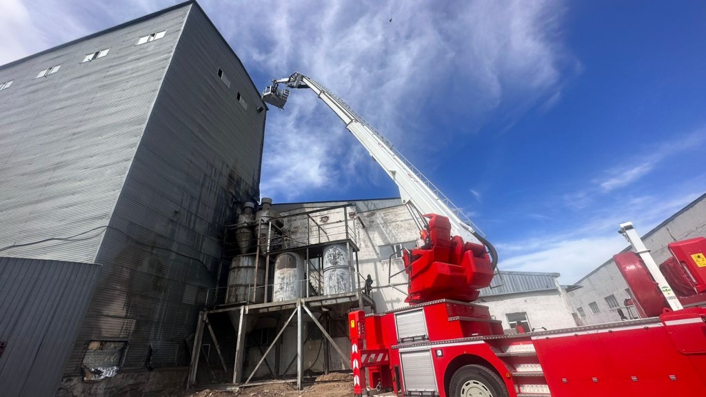 В Караганде горел мельничный комплекс