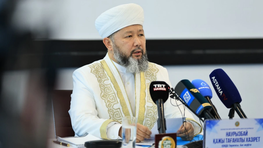 Верховный муфтий Казахстана призвал бизнес снизить цены на продукты