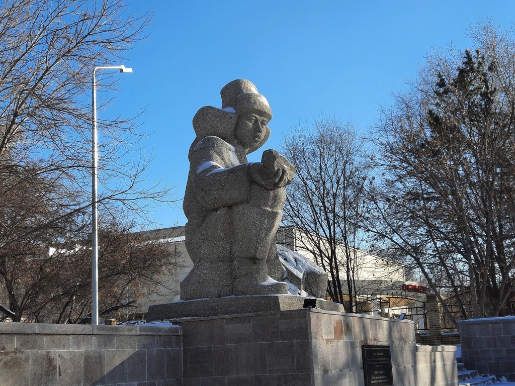 В Караганде завершили благоустройство сквера имени Аппака Байжанова