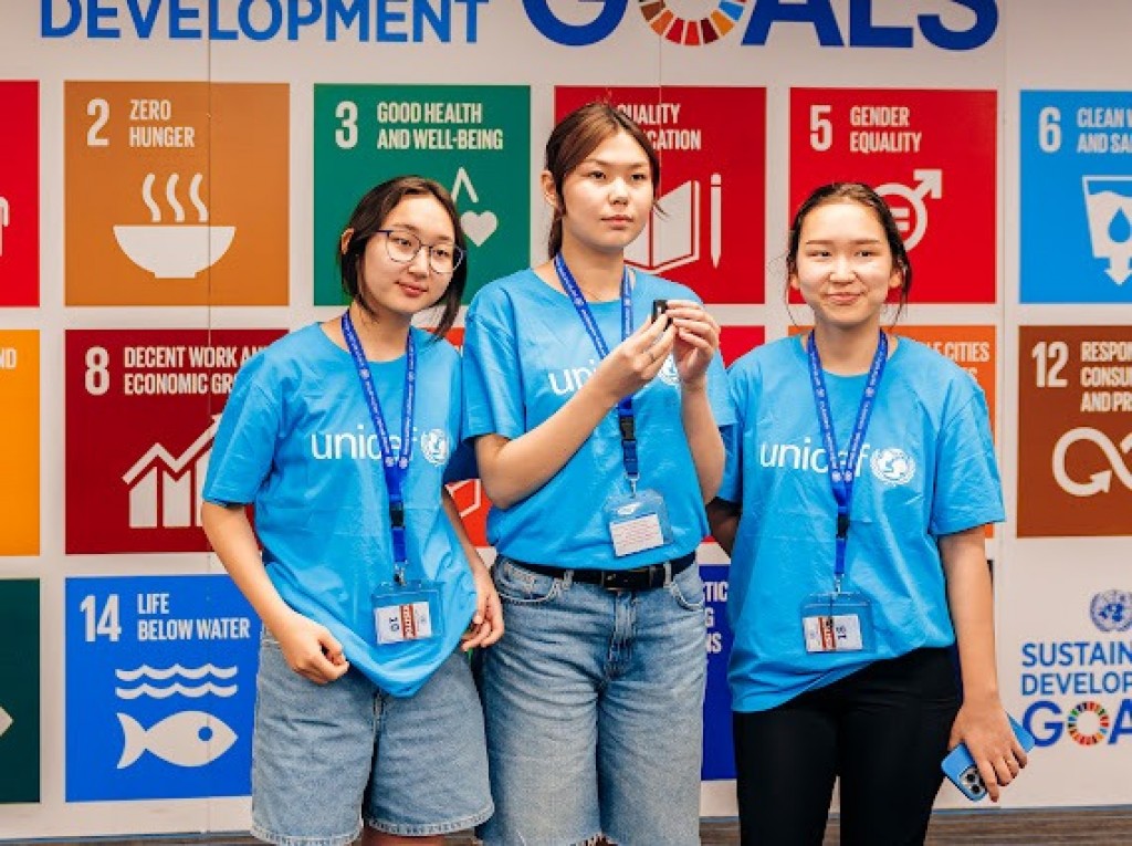 В Международный год добровольцев, инициированный Президентом Казахстана, ЮНИСЕФ запускает платформу для волонтеров «ЮНИСЕФ Жастары»