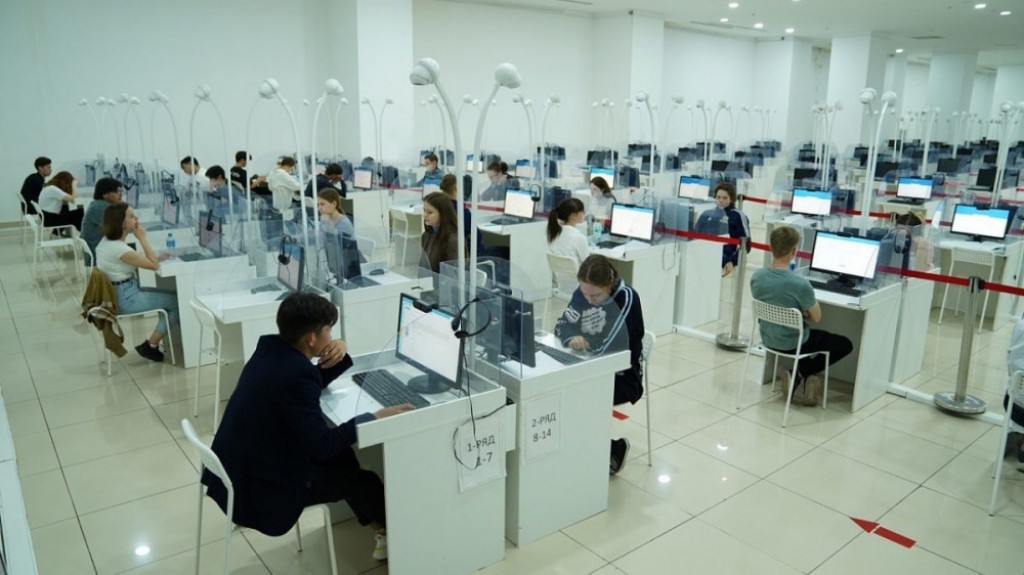 Большинство карагандинских абитуриентов набрали пороговый балл на весеннем ЕНТ