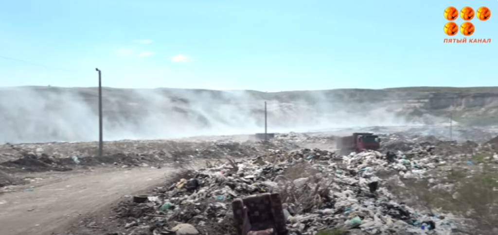 Полигондағы бір апталық өрттің салдарынан ЖБИ тұрғындары оянбауға қорқады