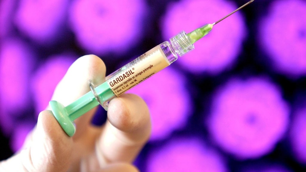 Осенью школьниц Карагандинской области начнут прививать от ВПЧ