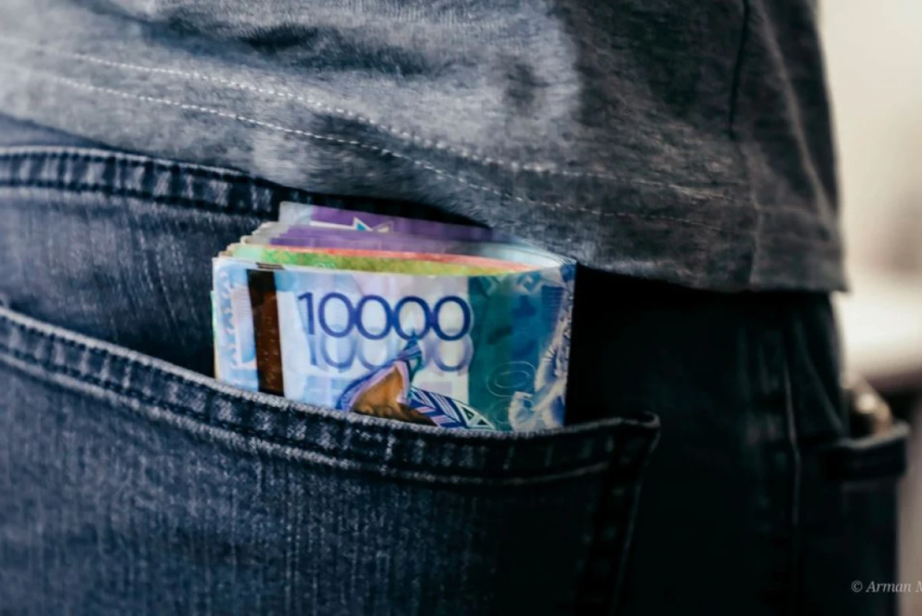 Без работы и без пенсии: как пенсионная система ущемляет супругов дипломатов