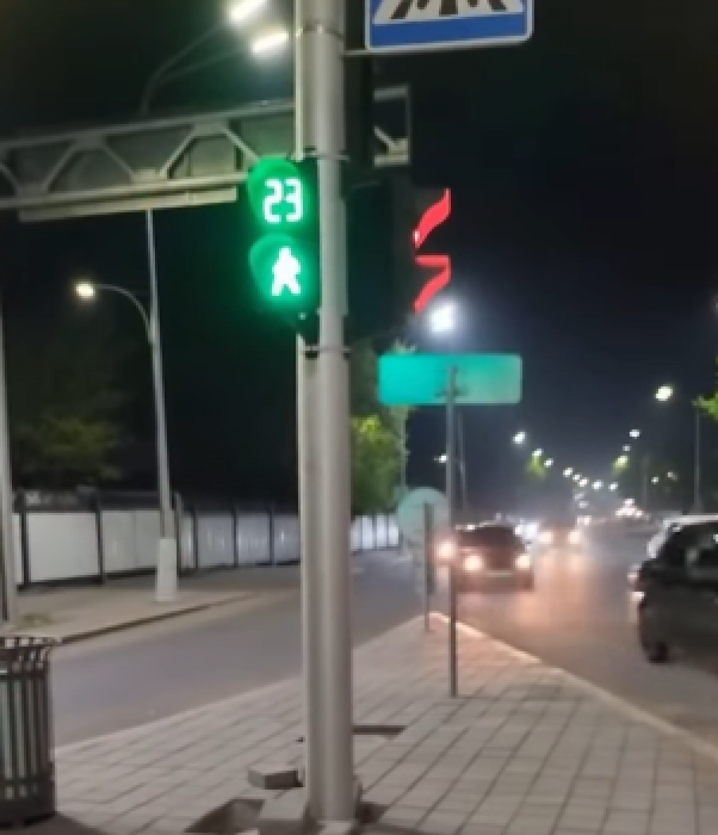 Карагандинцы жалуются на работу светофора на перекрёстке Гоголя — Космонавтов