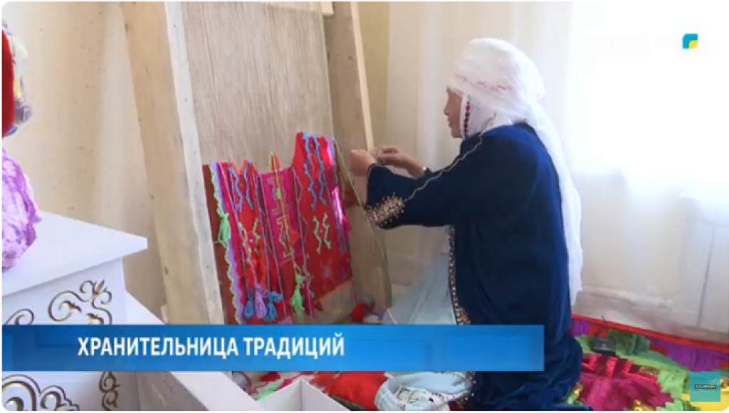 Хранительница традиций: 83-летняя карагандинка занимается ткачеством