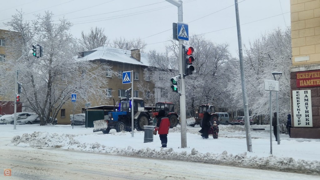 Оттепель в феврале: в Караганде продолжается масштабная очистка улиц