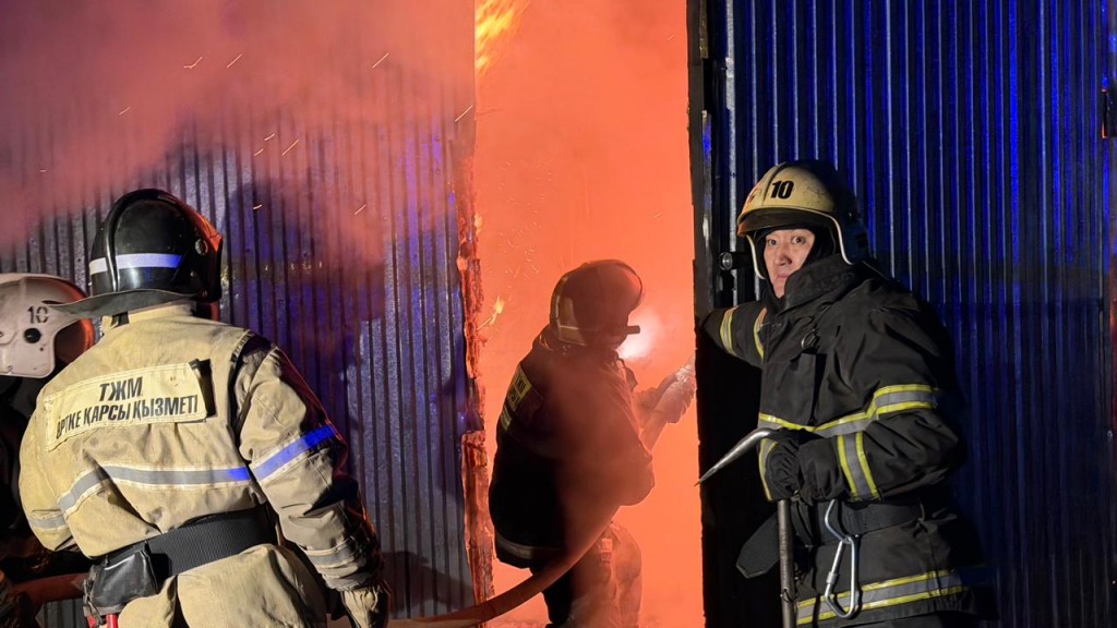 Два пожара за сутки ликвидировали карагандинские огнеборцы