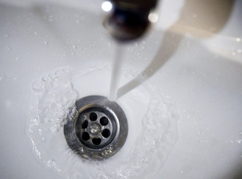 В Караганде устраняют водопроводную аварию