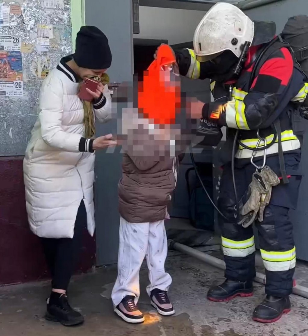 За выходные в Караганде при пожарах эвакуировали 21 человека