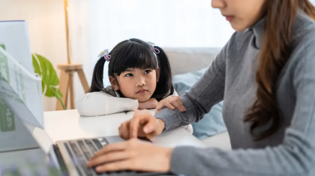 Казахстанцы пожаловались на появление долгов и блокировки: налоговики ответили