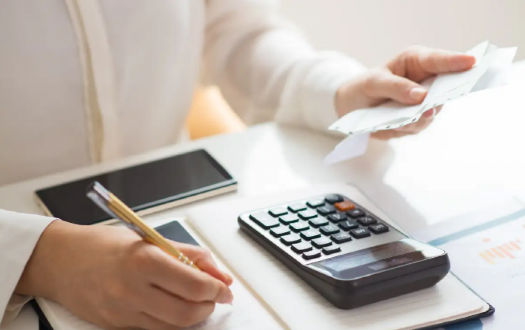 Названы крупнейшие должники по налогам в Казахстане