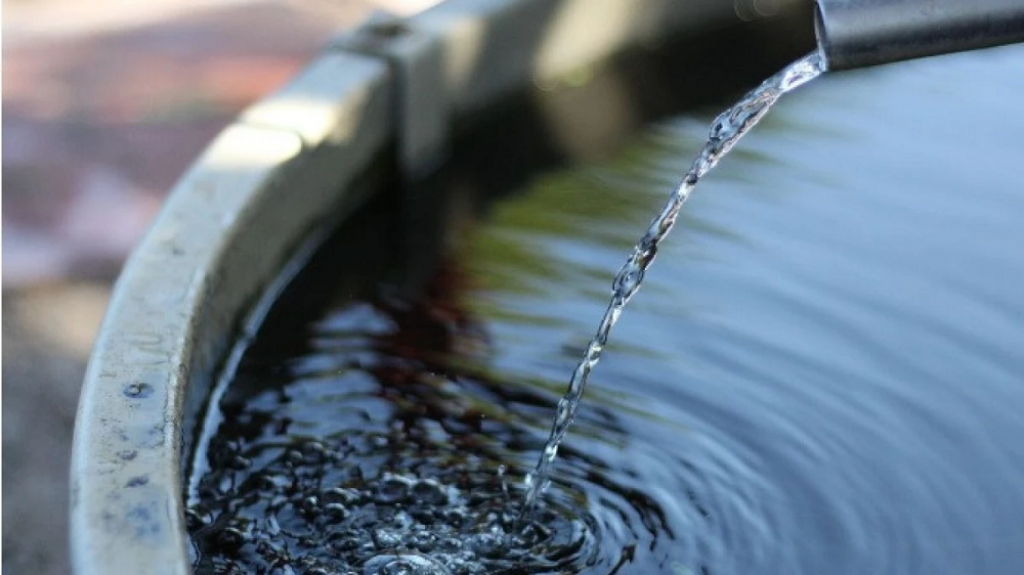 600 тысяч казахстанцев живут без водопровода в доме, а каждая вторая семья в селе — без канализации