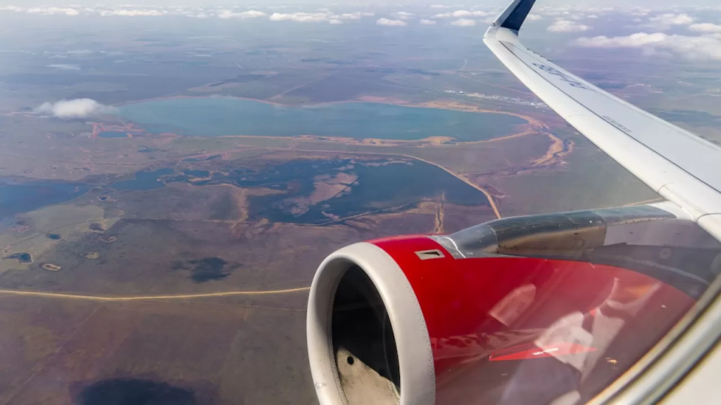 Более чем по 3,5 млн тенге заплатят две авиакомпании за ущемление прав пассажиров