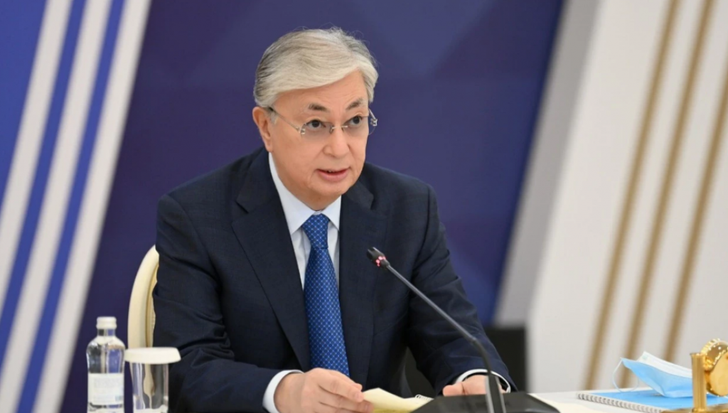 Токаев подписал указ о внедрении ИИ в систему среднего образования