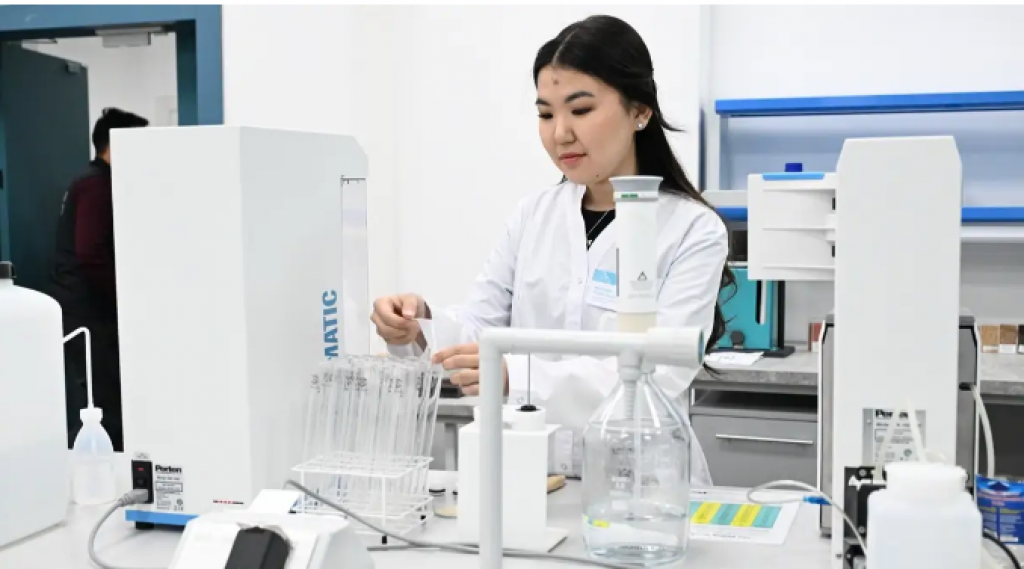 Ғылыми қызметкерлерге Қазақстанда жалақыны көтеру жоспарлануда