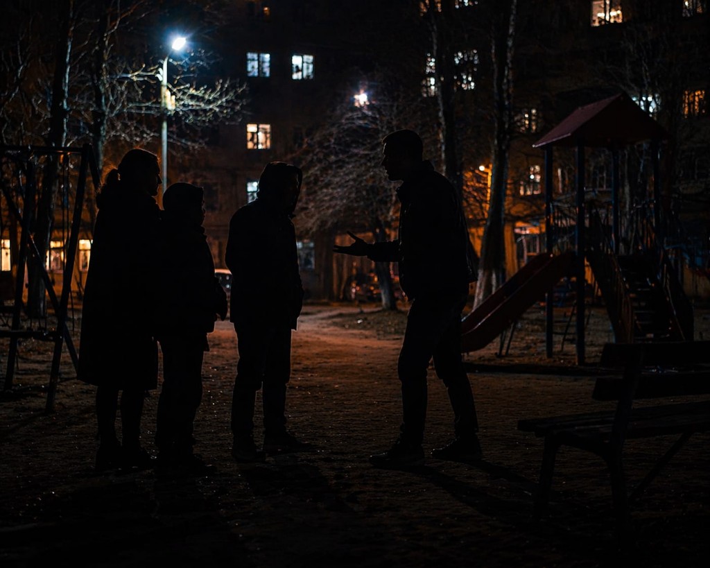 Мужчина напал на ребёнка на детской площадке в Караганде