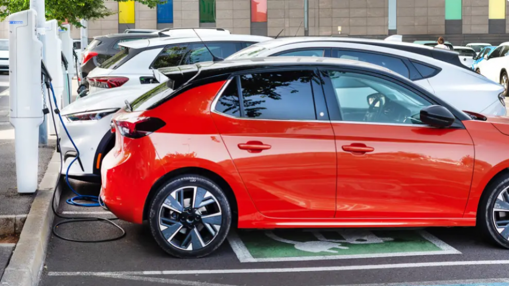 Заряжайся, если найдешь: когда поездки на электрокарах будут комфортными в Казахстане