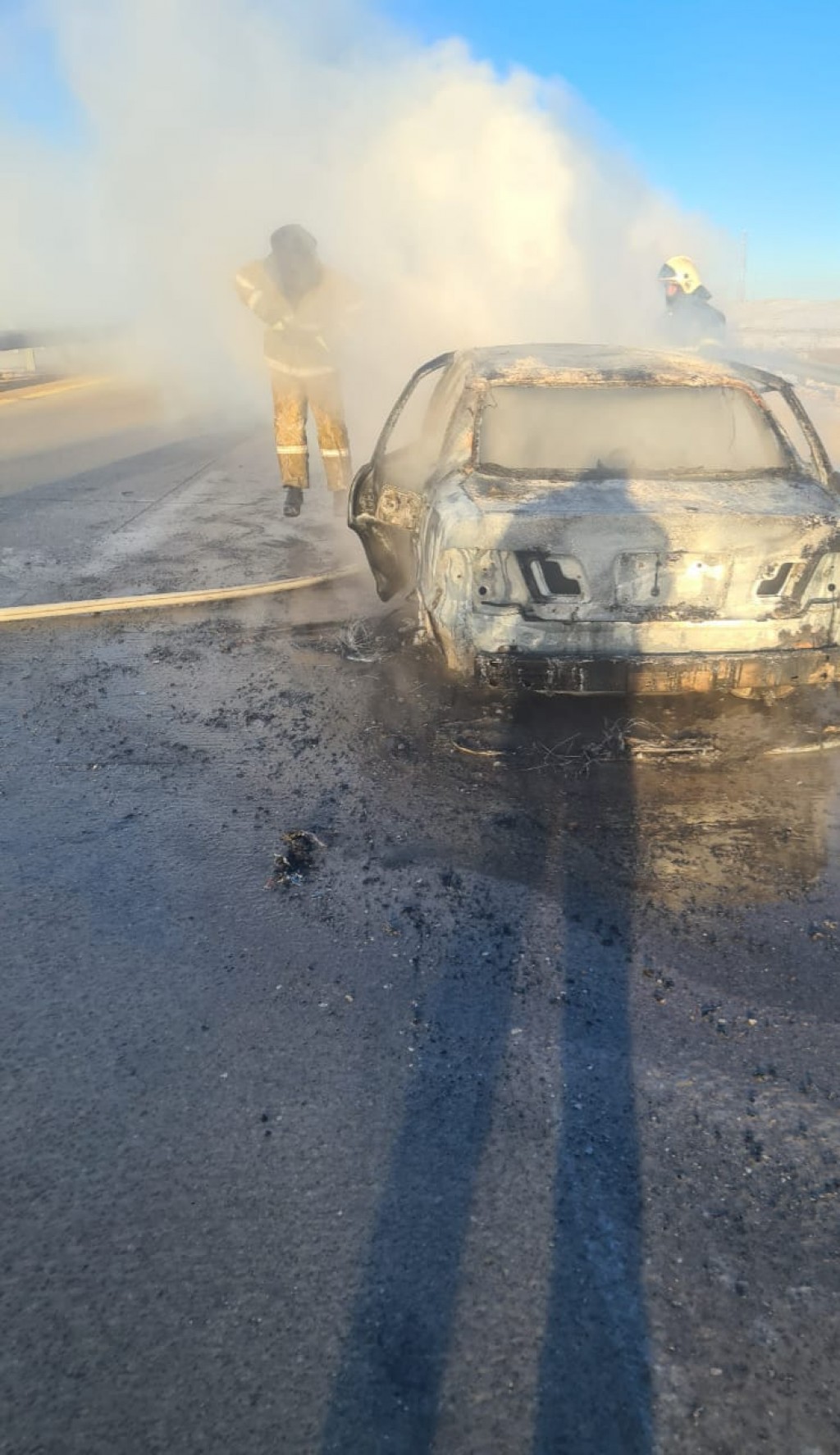 На трассе в Карагандинской области горел еще один автомобиль