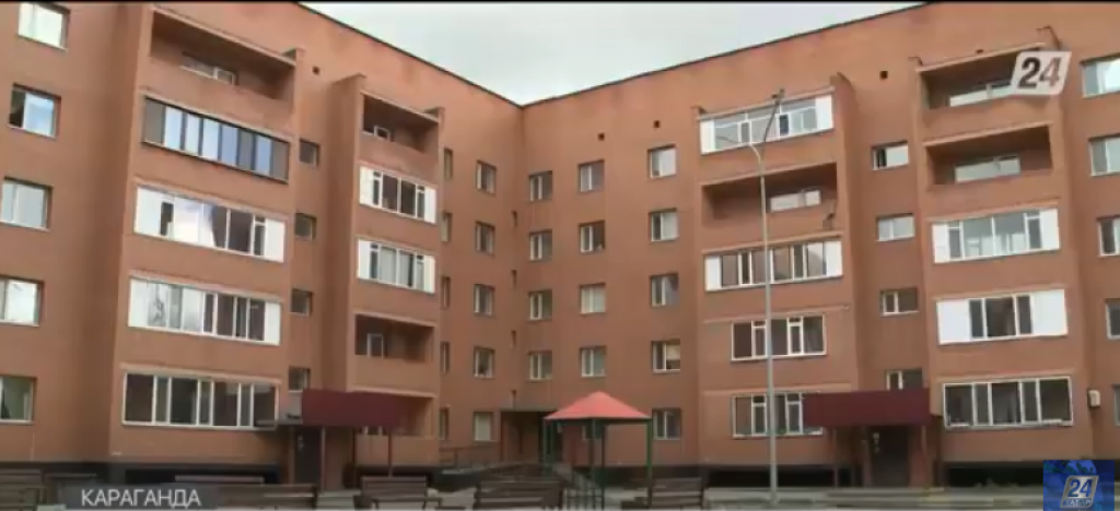 Дом в Караганде не выдержал ливня: жители бьют тревогу