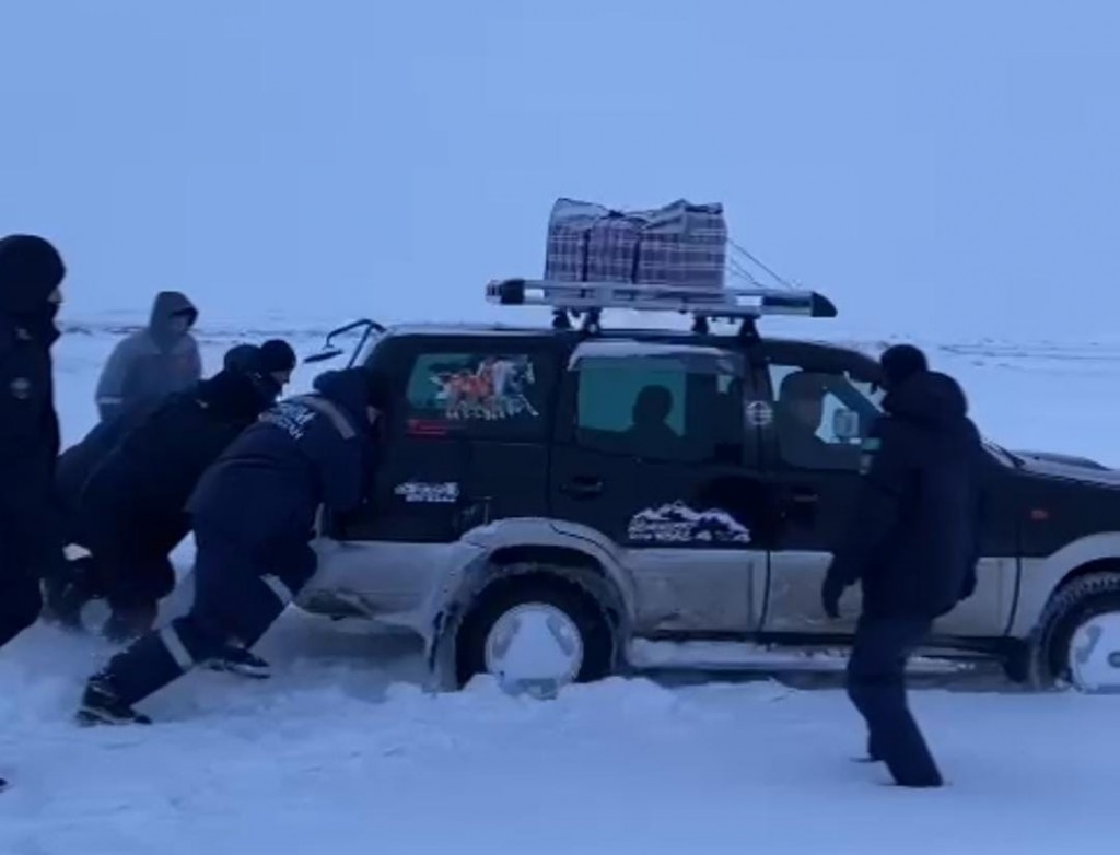 В Карагандинской области нашли людей, потерявшихся в дороге