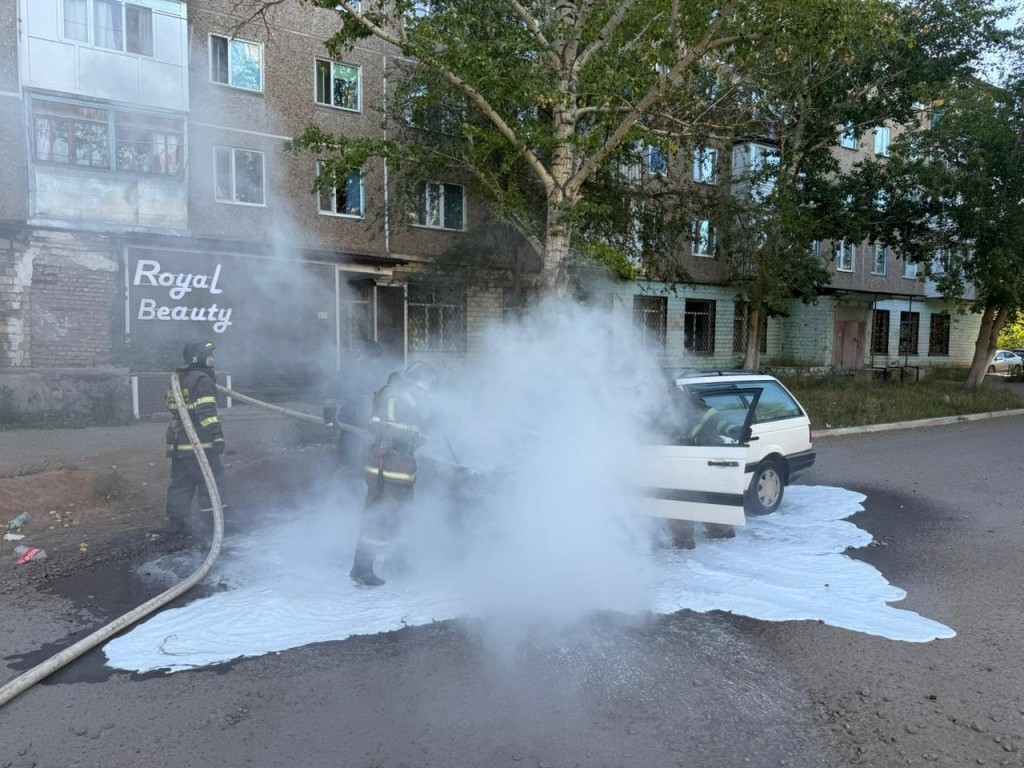 Гаражи, автомобили, трансформаторы: чем запомнились сутки для пожарных в Карагандинской области